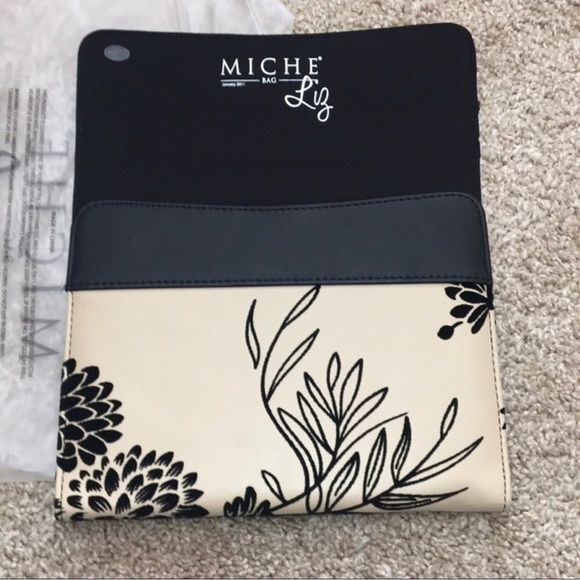 Nwt Miche Red “Liz” collection petite purse shell. 8.”5 x 6.5” - Picture 4 of 7